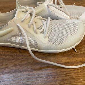 Vivo Barefoot Athletic Shoes unisex size 40/W9M7